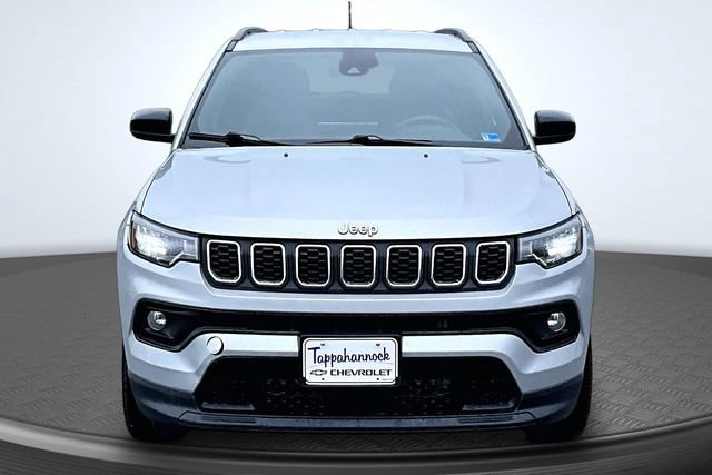 Used 2024 Jeep Compass Latitude AWD/4WD image 2