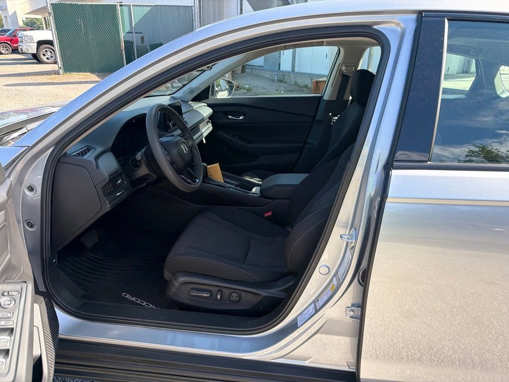 Used 2025 Honda Accord SE image 4