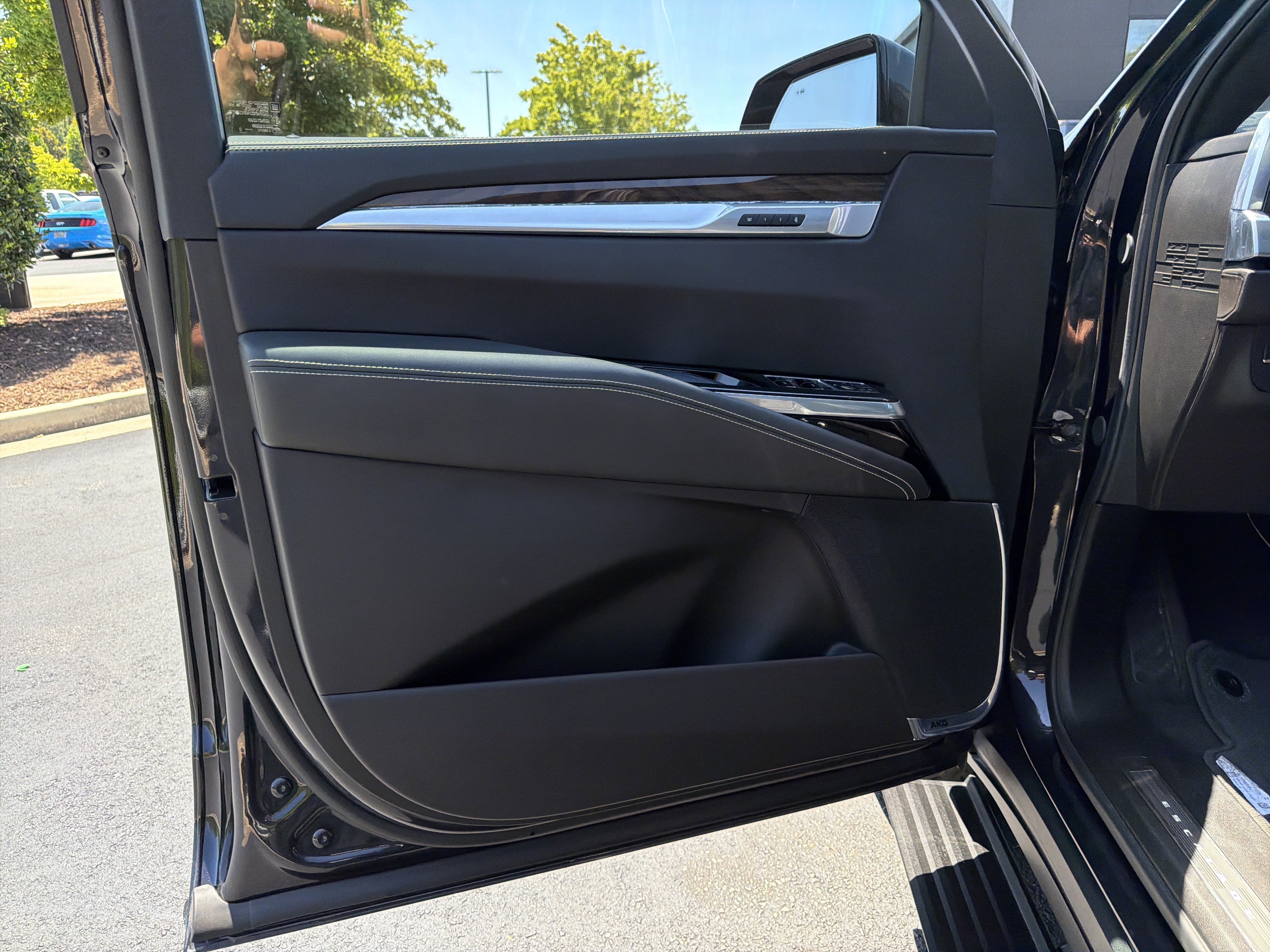 Used 2025 Cadillac Escalade Sport Platinum AWD/4WD image 17