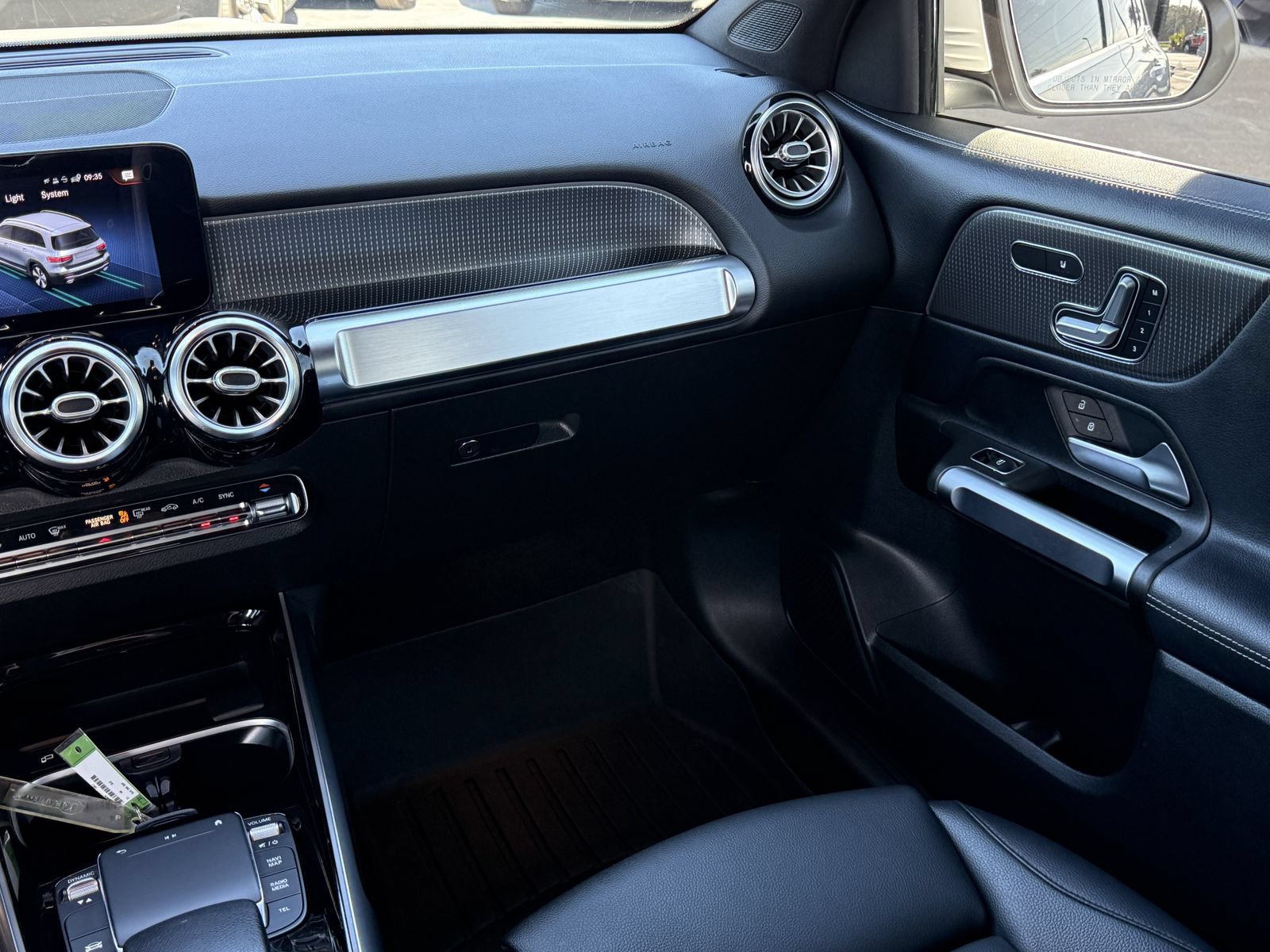 Used 2021 Mercedes-Benz GLB 250 image 20