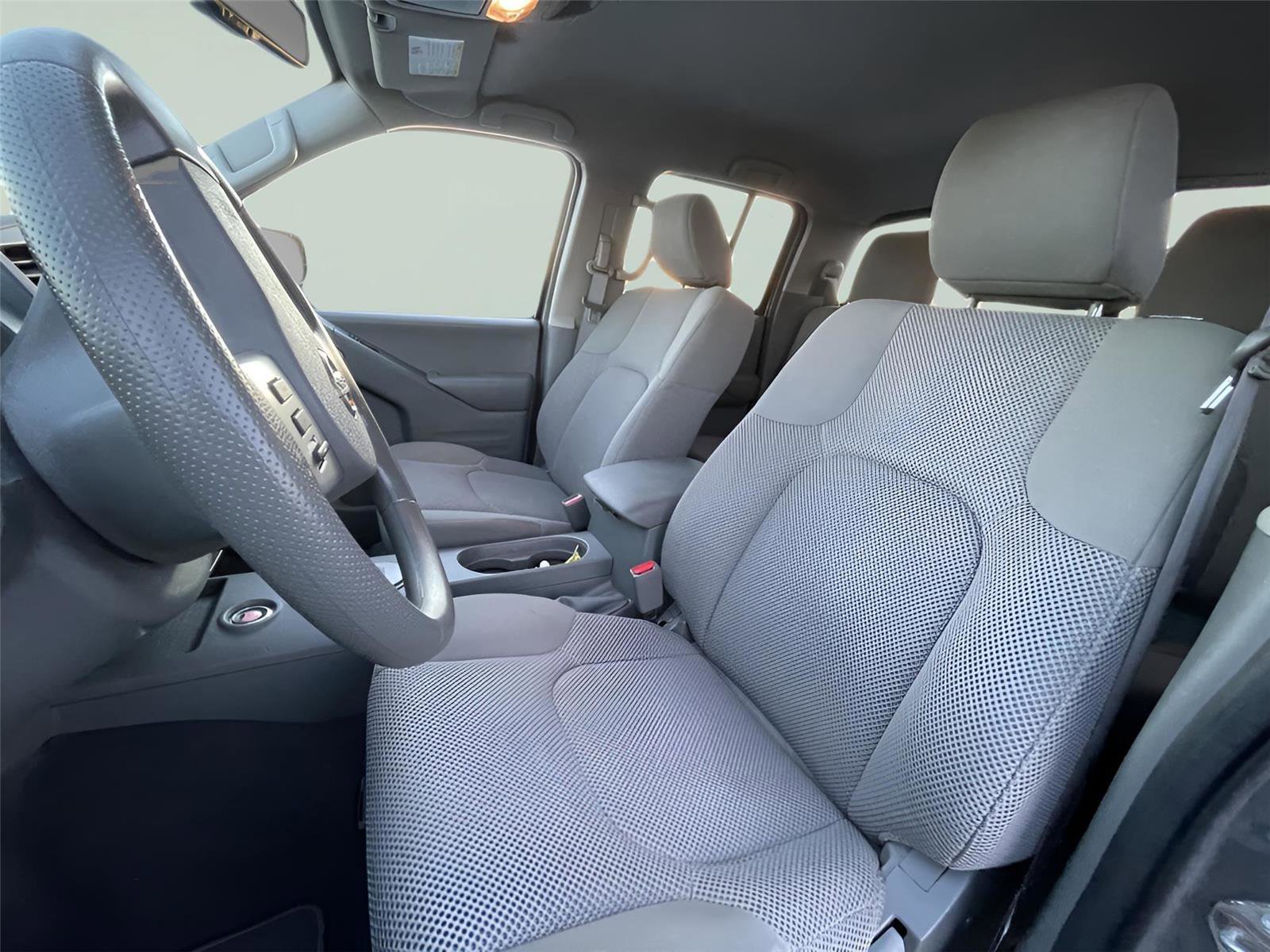 Used 2020 Nissan Frontier SV w/ Midnight Edition Floor Mats image 13