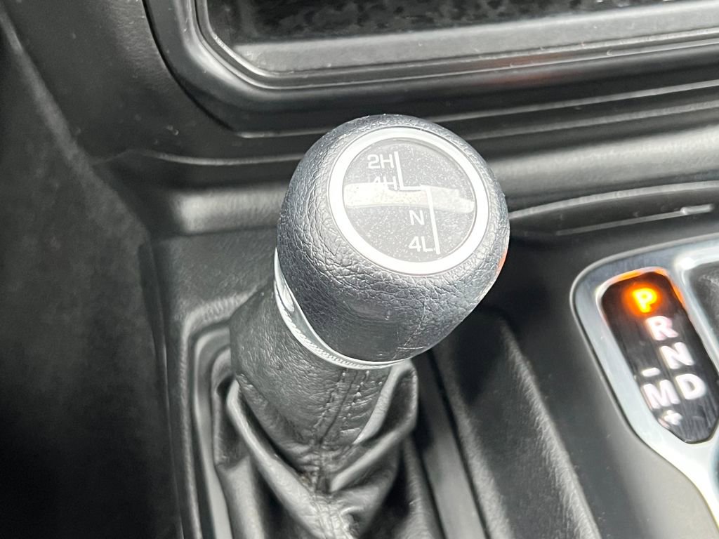 Used 2021 Jeep Gladiator Willys image 31