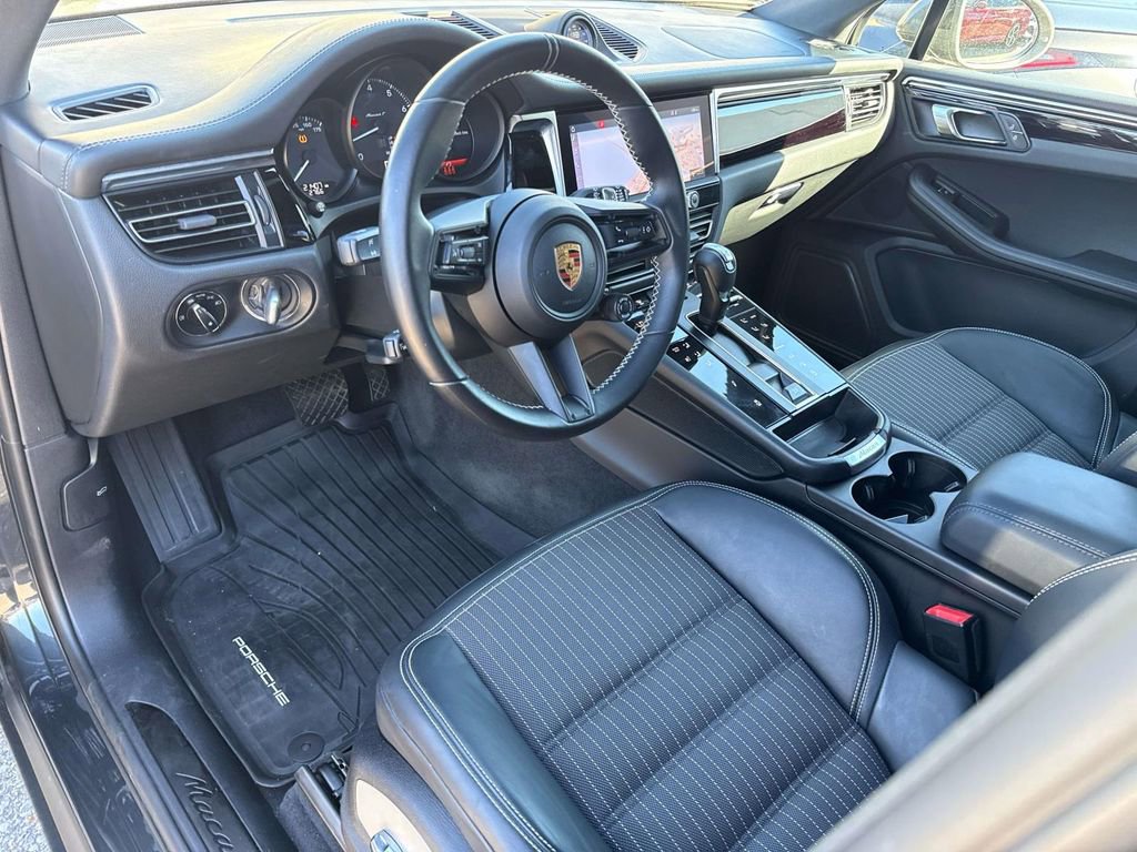 Used 2023 Porsche Macan Turbo image 18