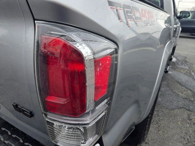 Used 2022 Toyota Tacoma TRD Sport AWD/4WD image 12