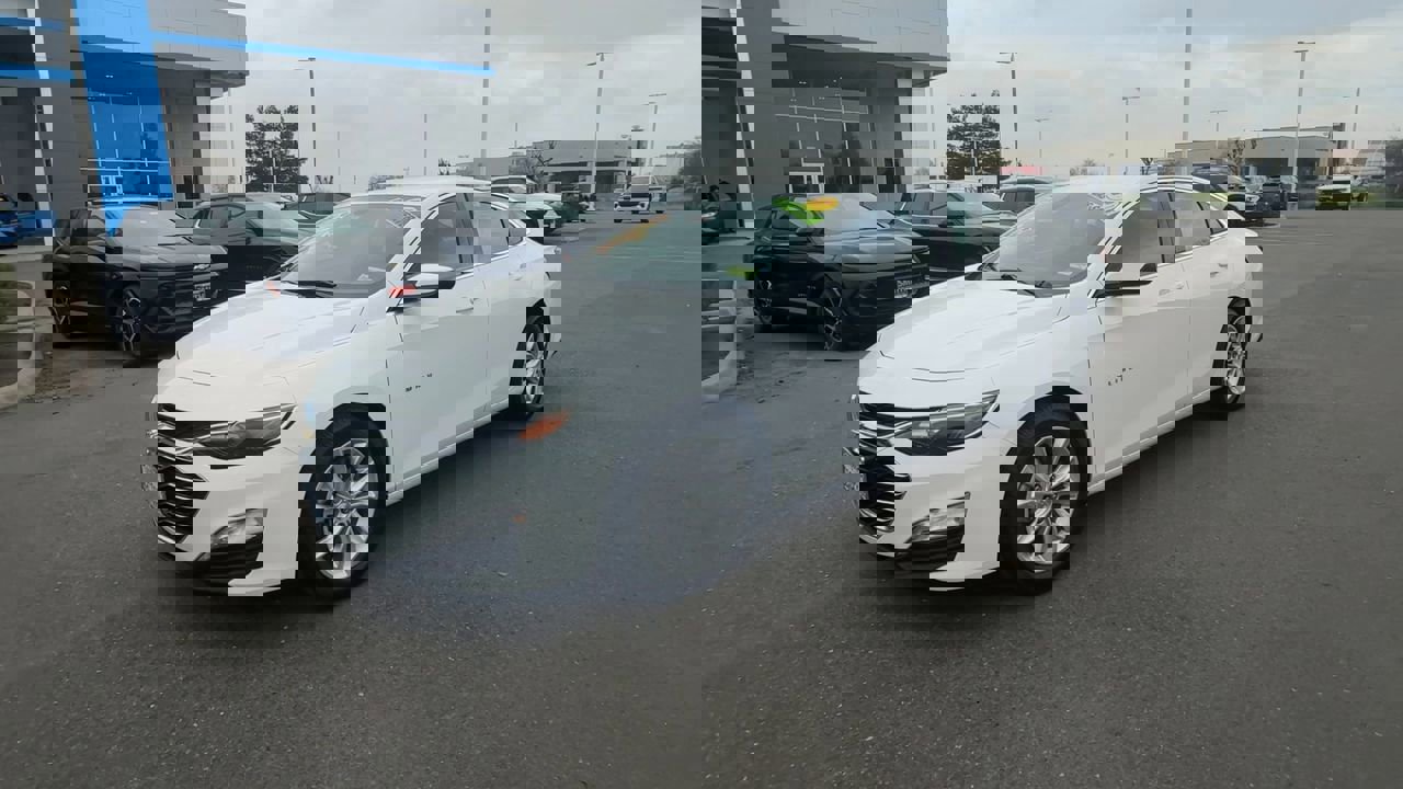 Used 2022 Chevrolet Malibu LT image 3