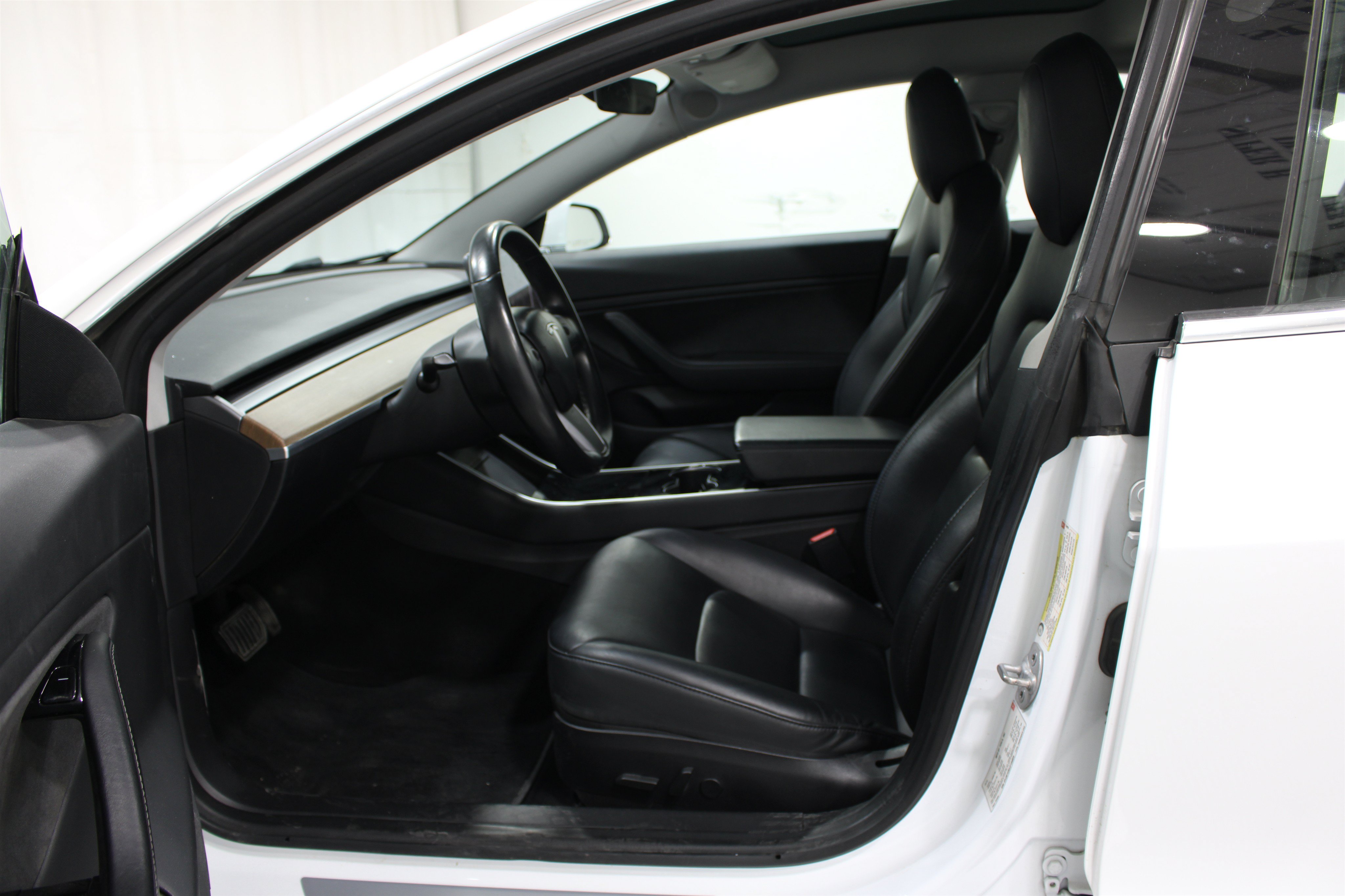 Used 2018 Tesla Model 3 AWD/4WD image 3