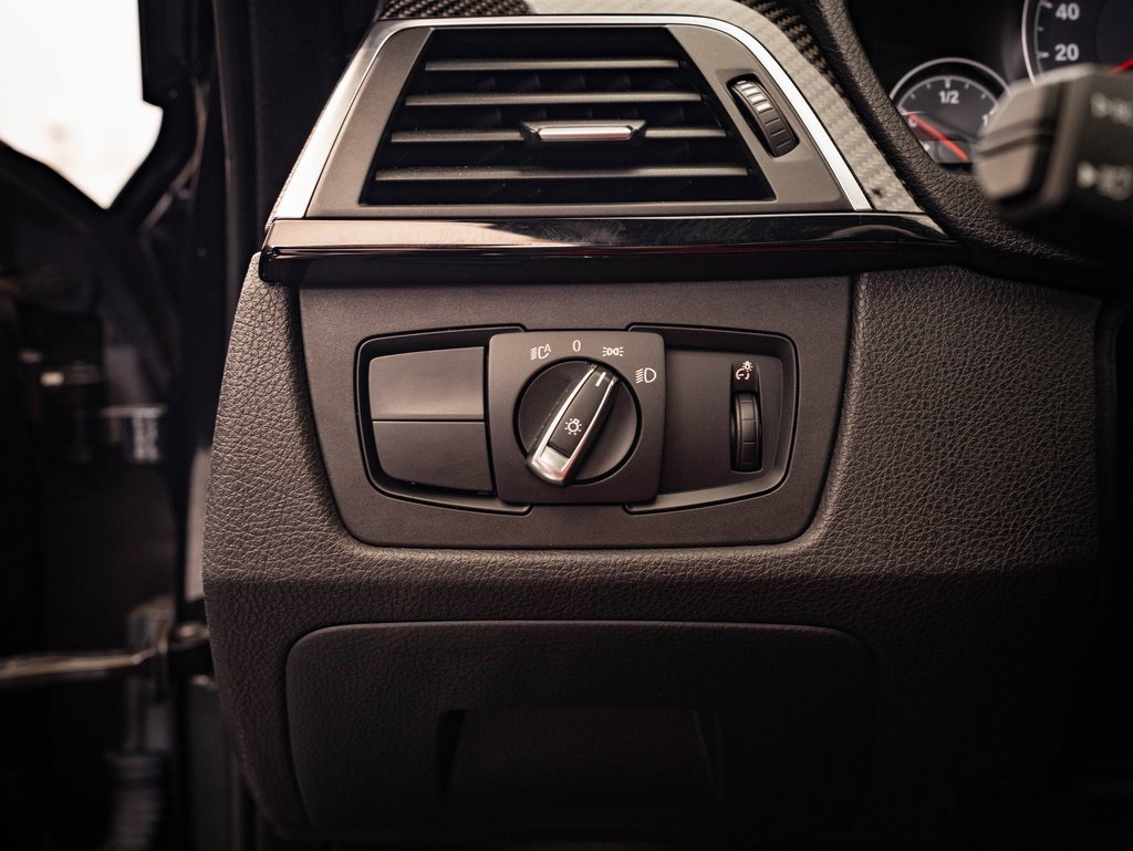 Used 2018 BMW M4 Convertible image 43