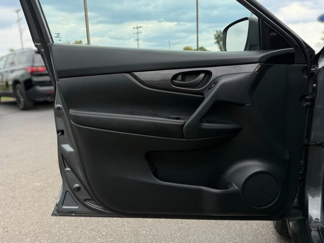 Used 2019 Nissan Rogue S image 12