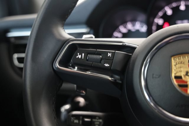 Used 2025 Porsche Macan AWD/4WD image 32