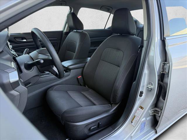 Used 2024 Nissan Altima 2.5 SV FWD image 11