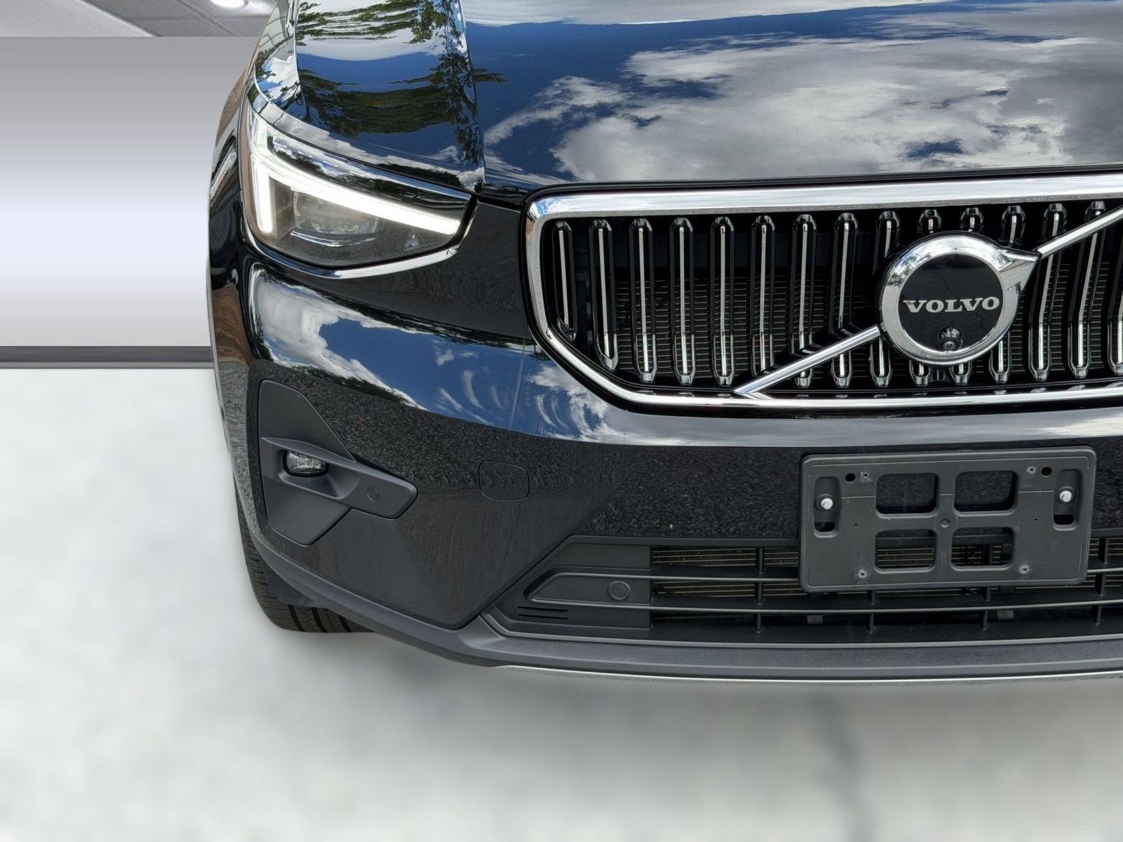 Certified 2024 Volvo XC40 B5 Ultimate w/ Protection Package Premier AWD/4WD image 12