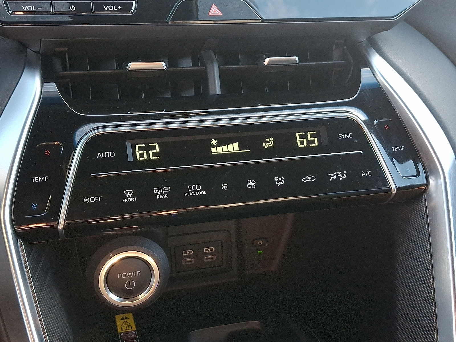 Used 2024 Toyota Venza XLE image 15