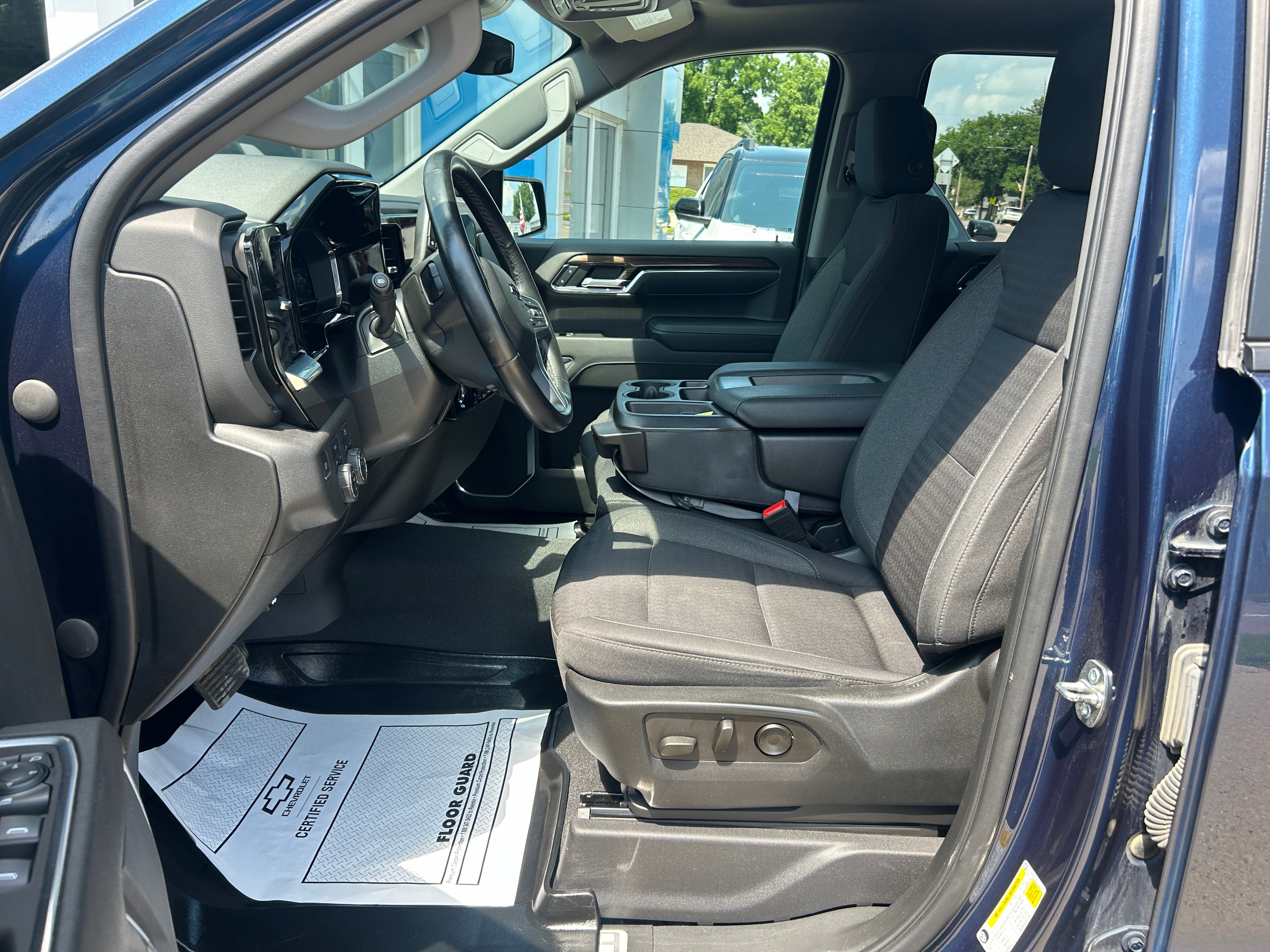 Used 2023 Chevrolet Silverado 1500 RST AWD/4WD image 15