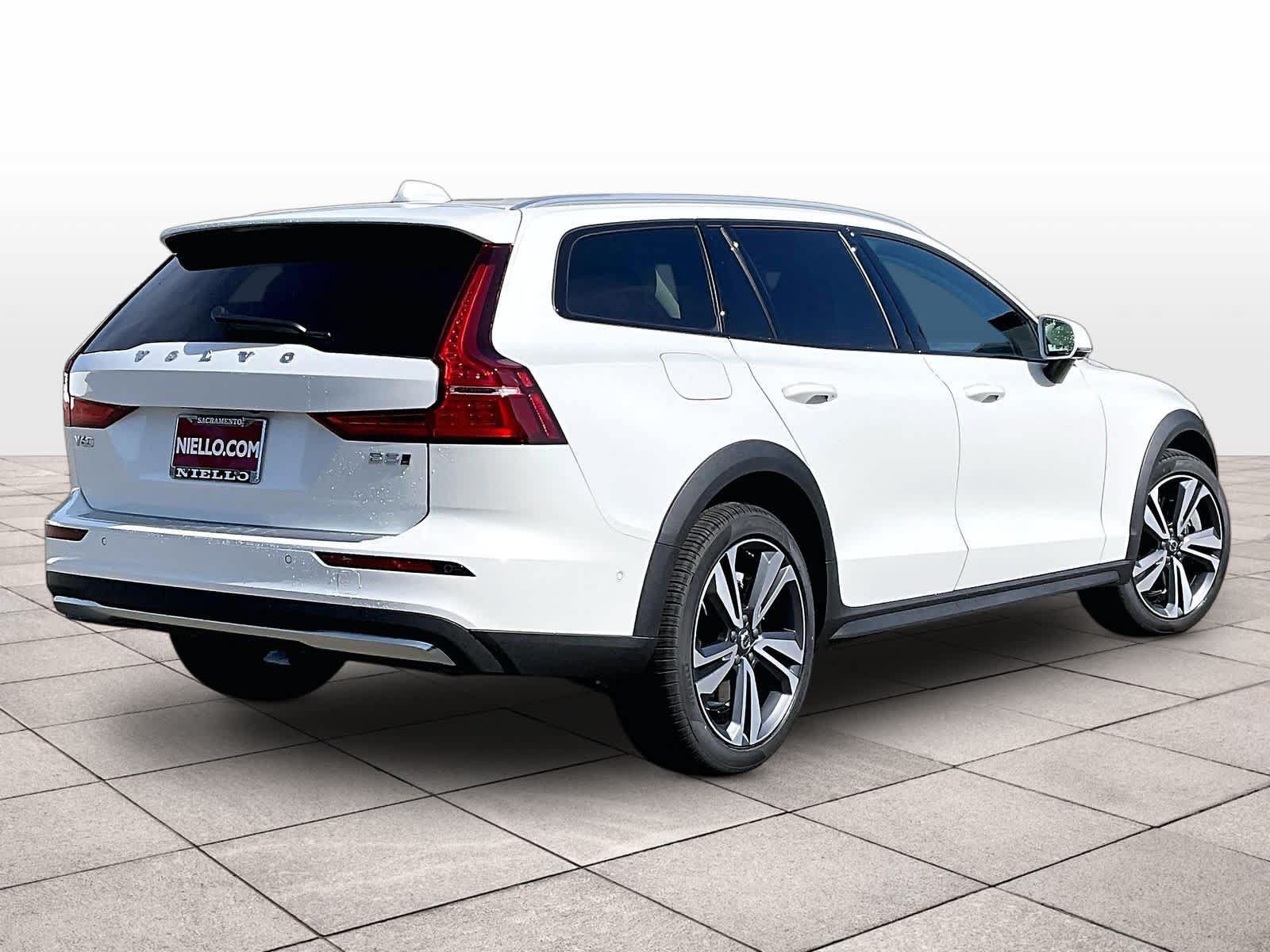 New 2026 Volvo V60 B5 Cross Country Plus w/ Protection Package Premier AWD/4WD image 4