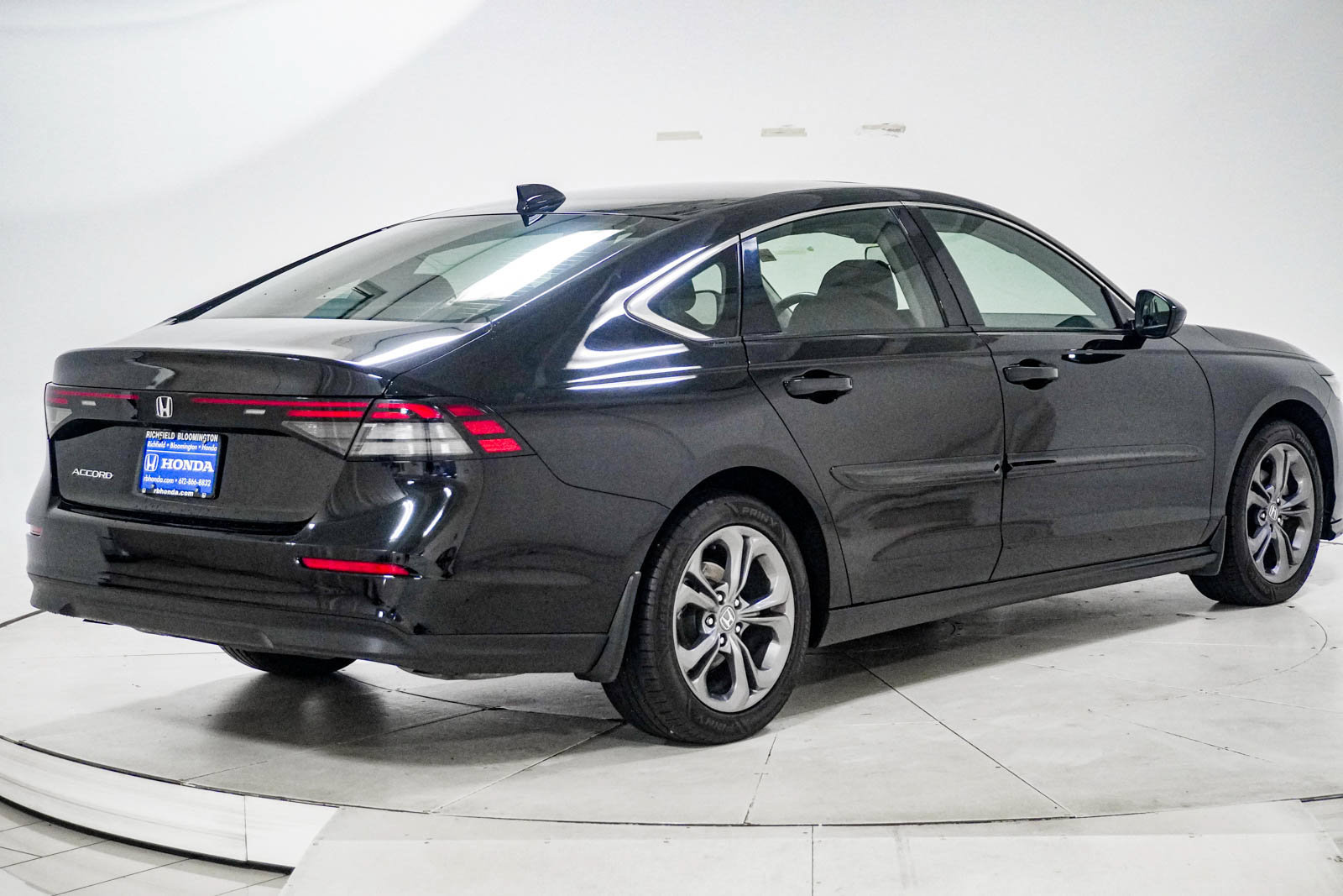 Used 2023 Honda Accord EX image 11