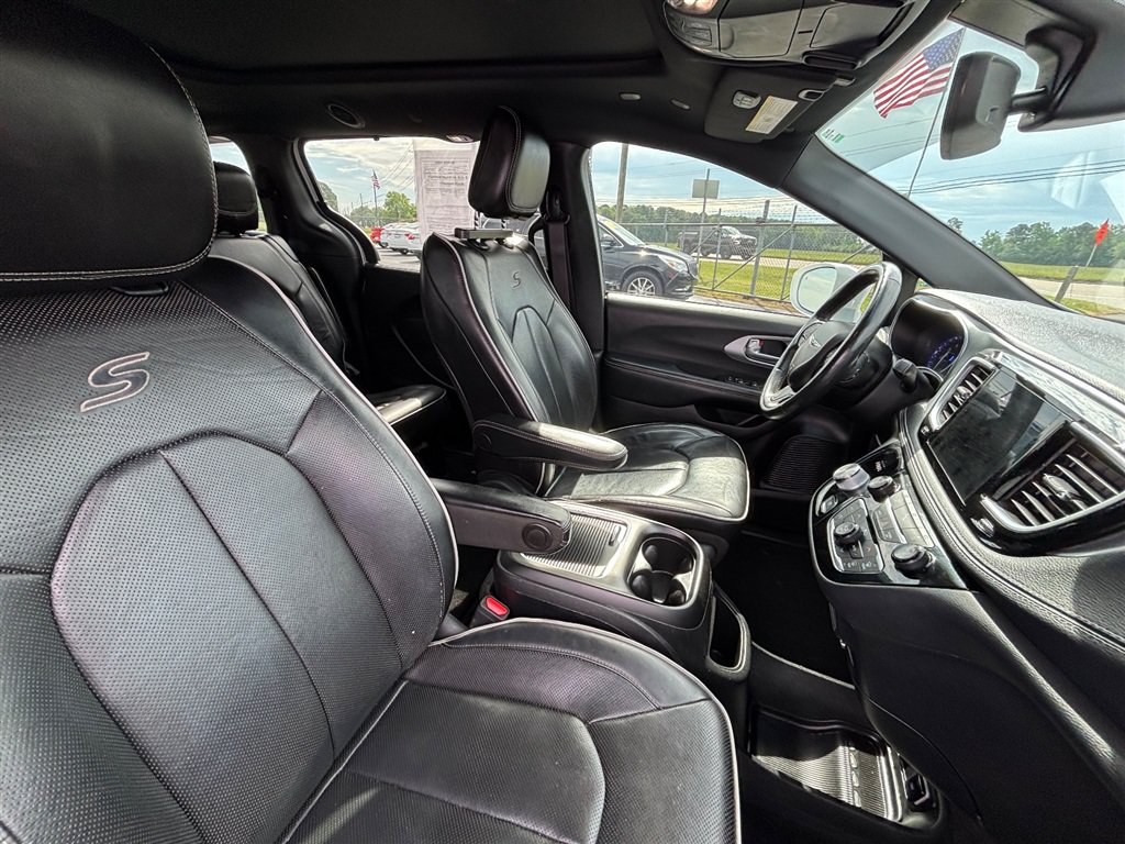 Used 2020 Chrysler Pacifica Limited w/ S Appearance Package FWD image 26
