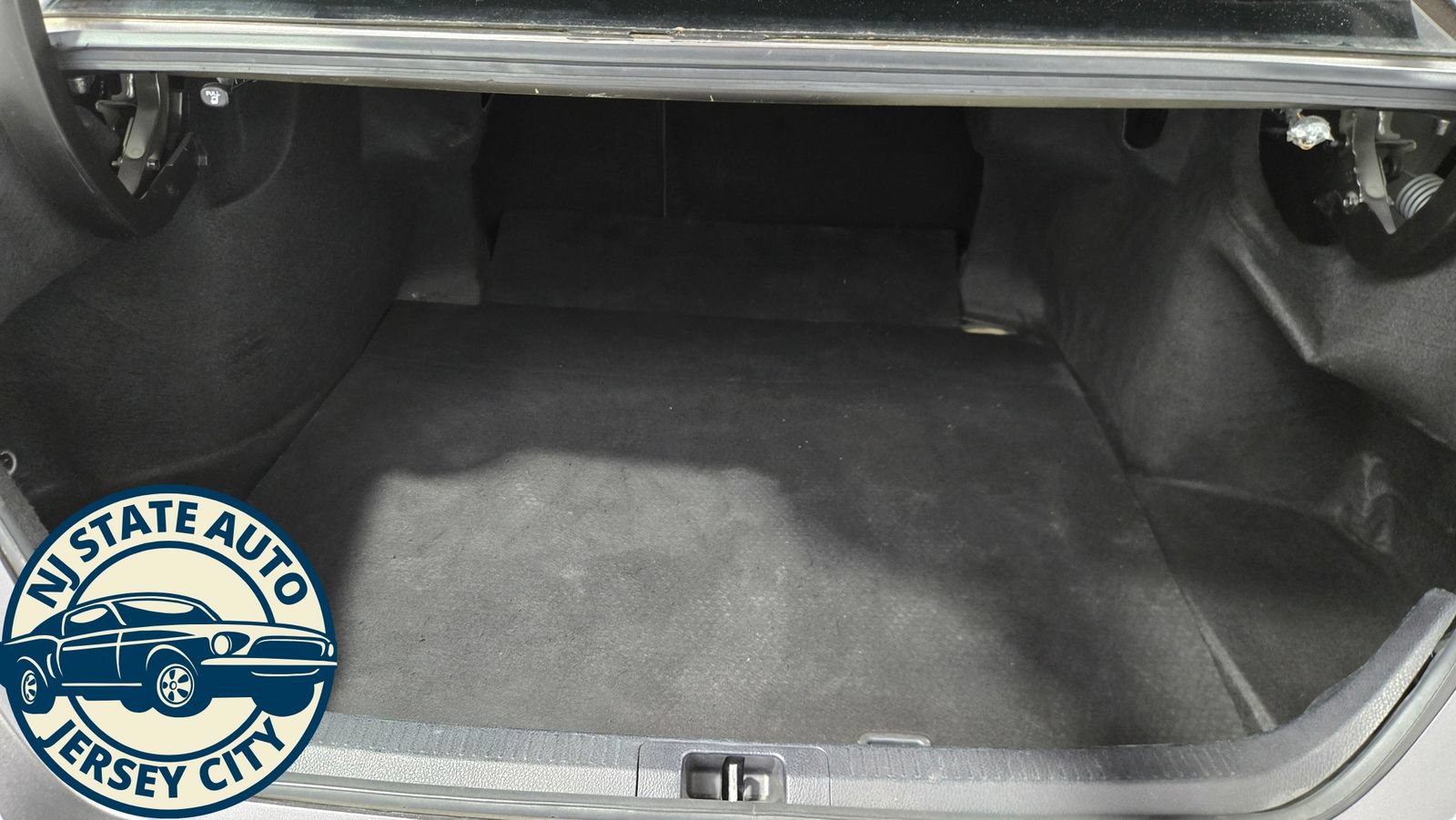 Used 2021 Toyota Camry SE FWD image 30