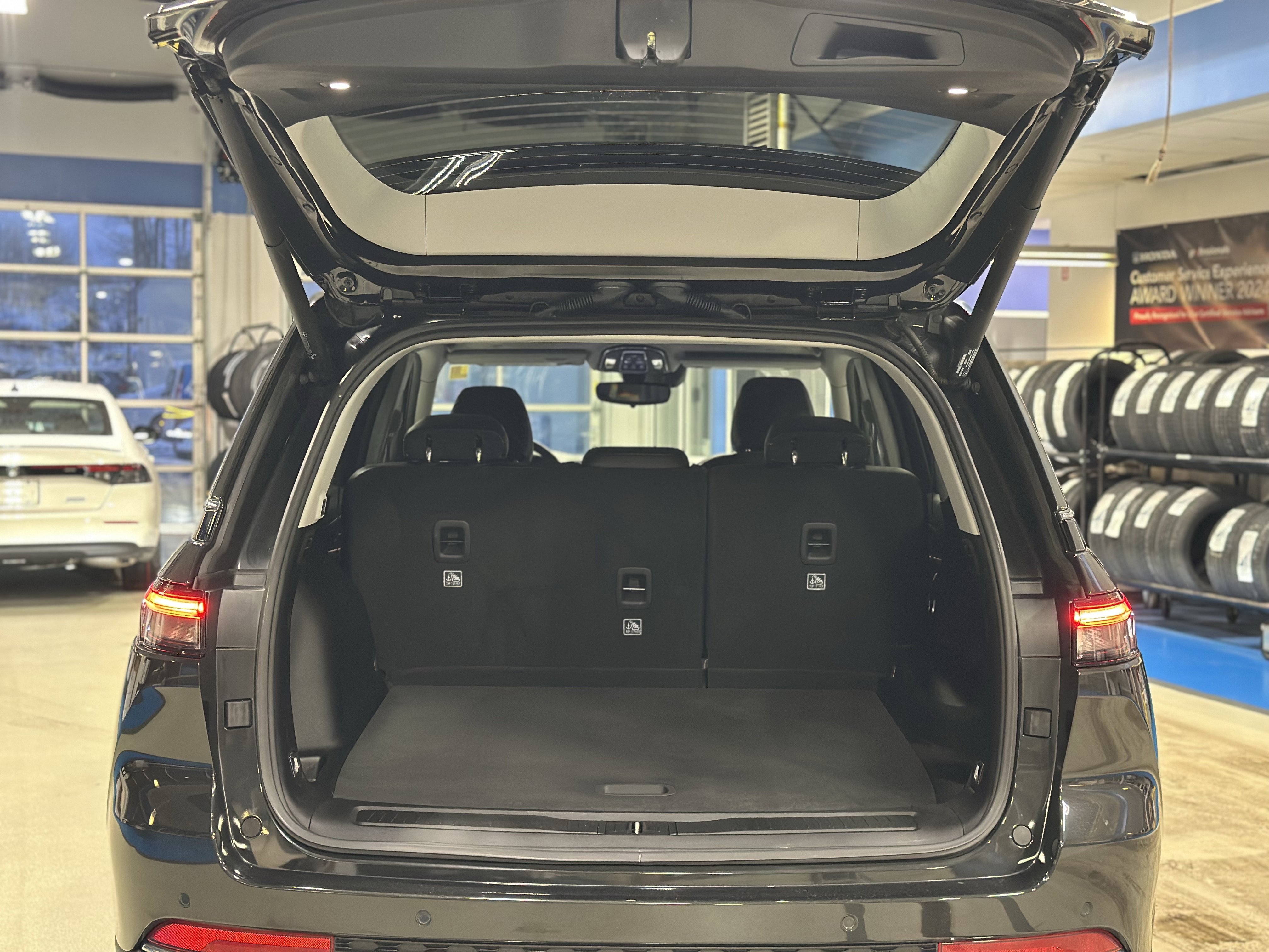 Used 2023 Jeep Grand Cherokee Limited image 6