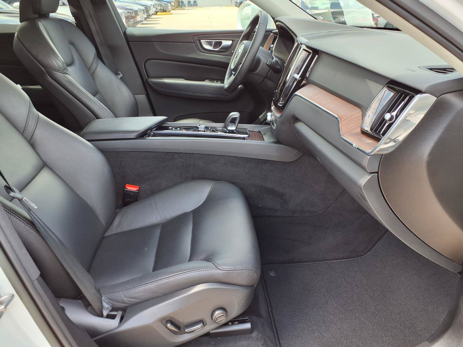 Certified 2023 Volvo XC60 B5 Plus w/ Protection Package Premier FWD image 11