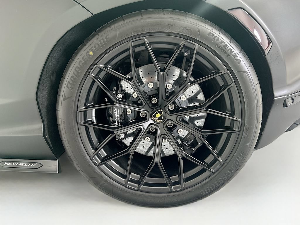 Used 2024 Lamborghini Revuelto AWD/4WD image 25