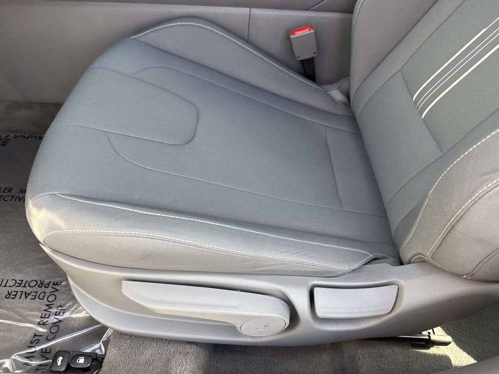 Used 2024 Hyundai Elantra SEL w/ Convenience Package image 24