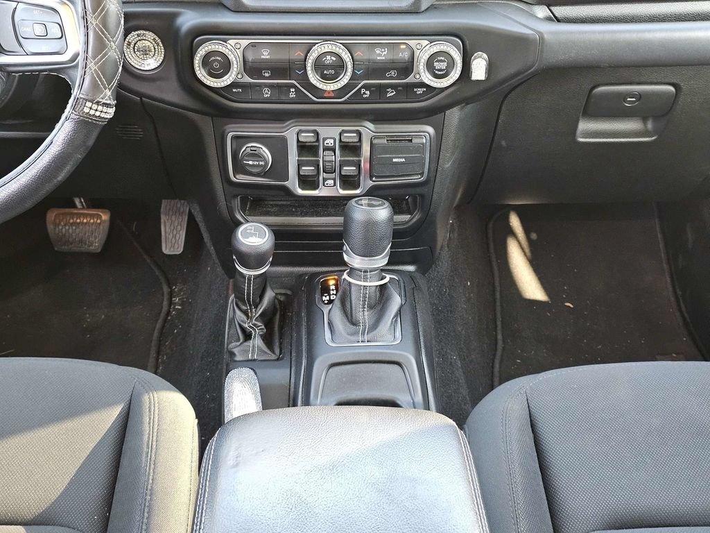 Used 2020 Jeep Wrangler Unlimited Sahara AWD/4WD image 17