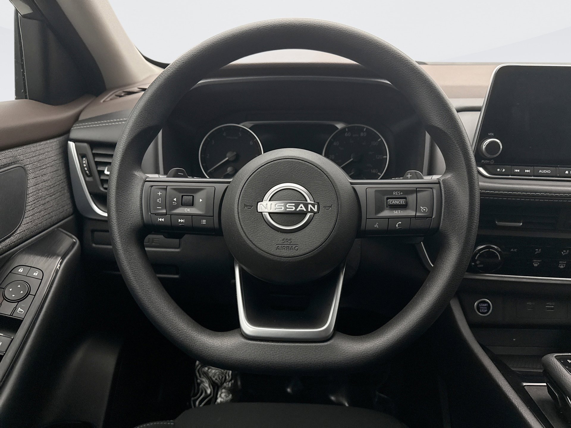 Used 2023 Nissan Rogue S image 12