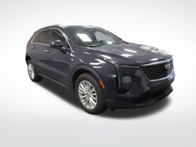 Used 2024 Cadillac XT4 Luxury w/ Cold Weather Package FWD image 8