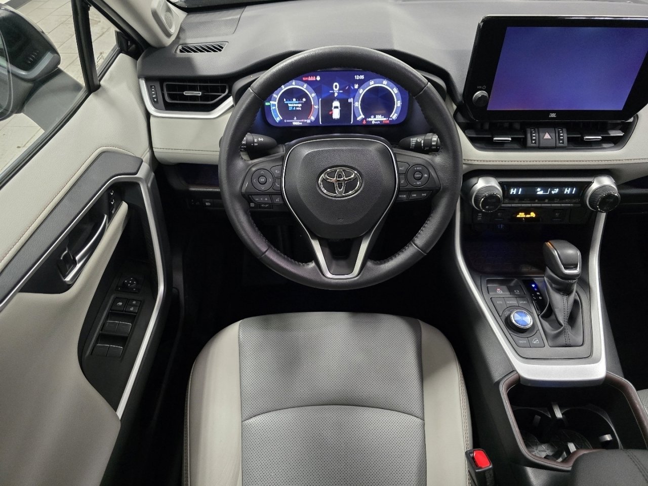 Used 2024 Toyota RAV4 Limited image 24