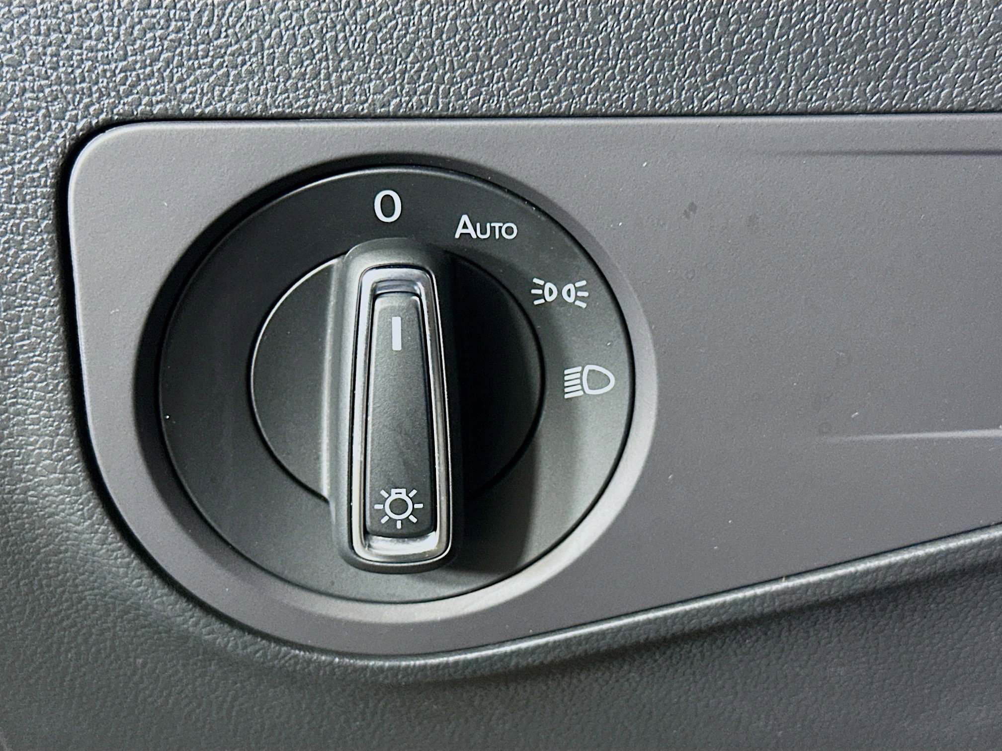 Used 2024 Volkswagen Tiguan Wolfsburg Edition image 17