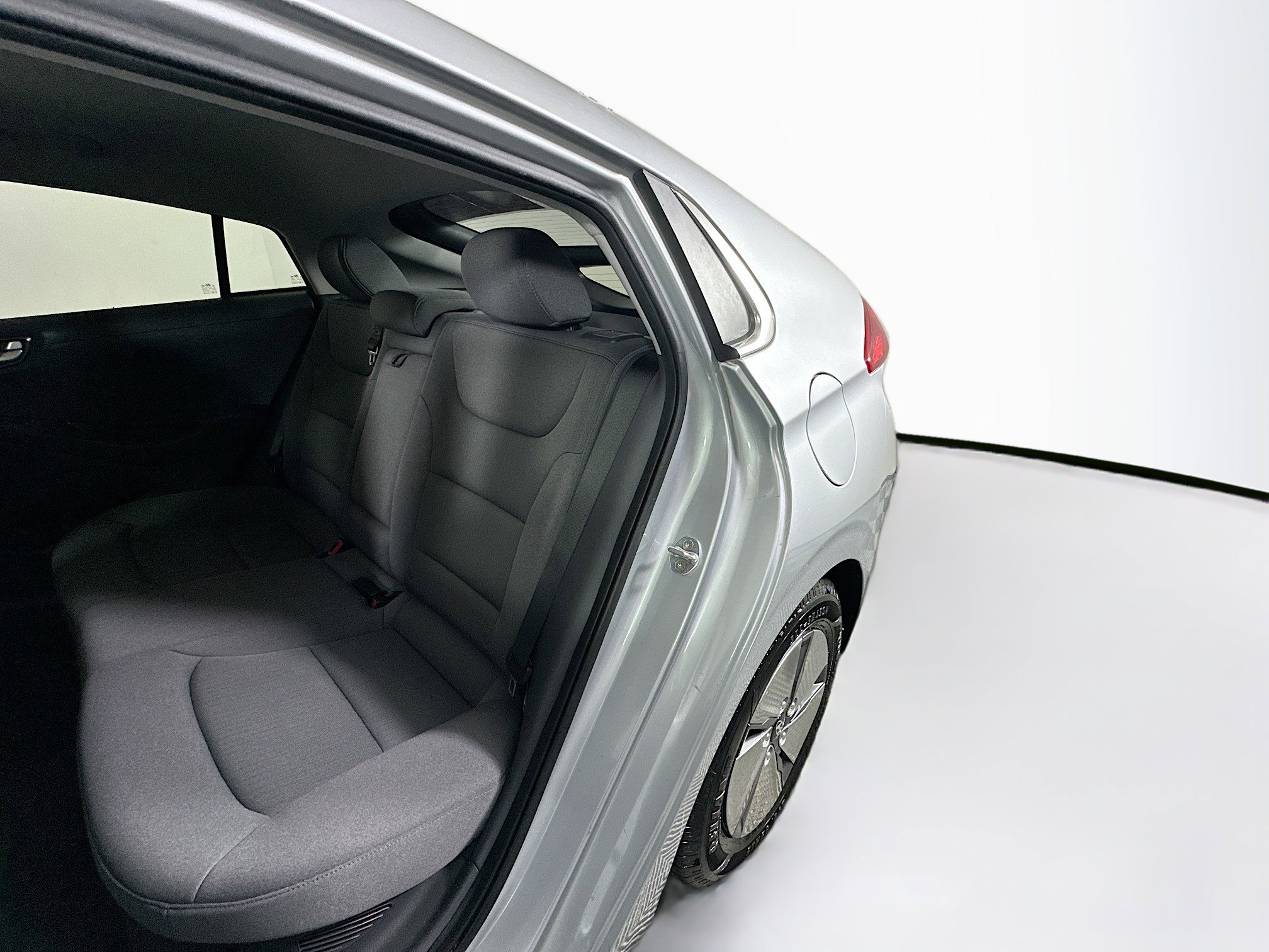 Used 2022 Hyundai Ioniq SE image 26