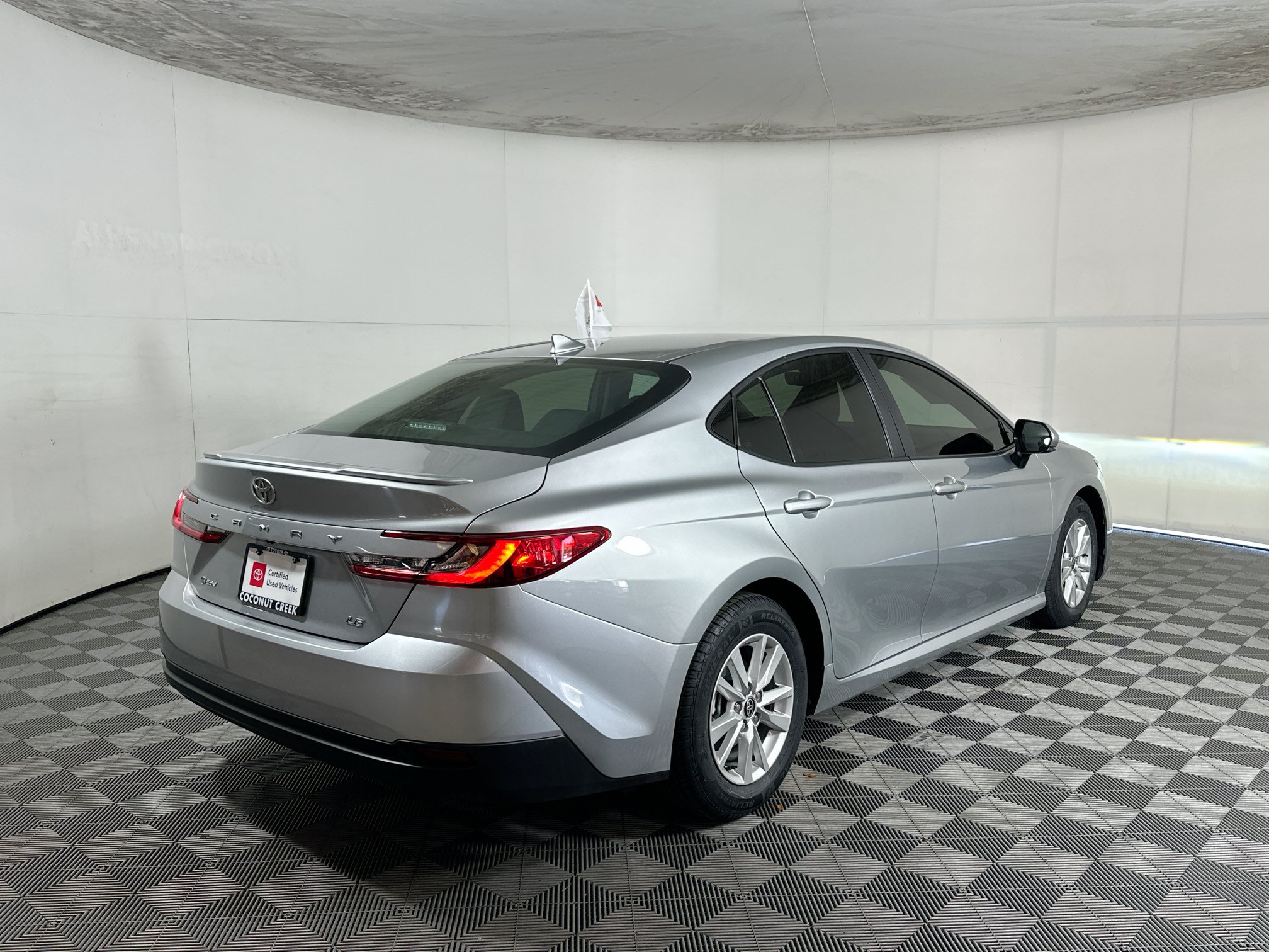 Used 2025 Toyota Camry LE w/ Convenience Package FWD image 3