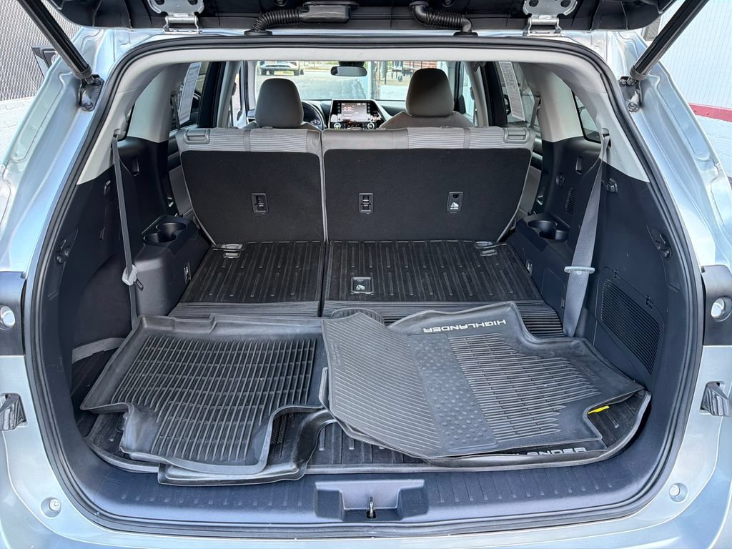Used 2020 Toyota Highlander LE FWD image 13