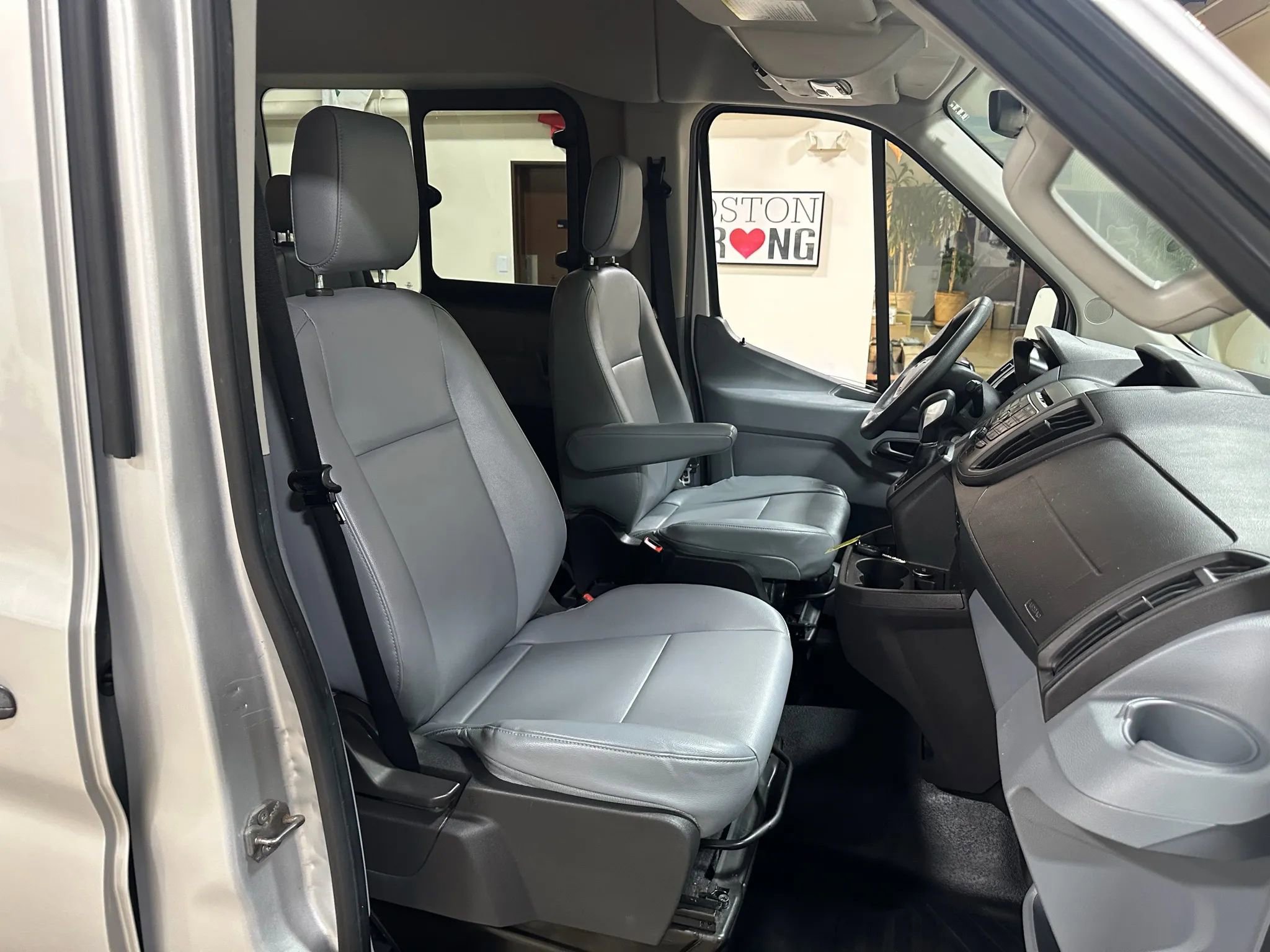 Used 2015 Ford Transit 350 XL image 33
