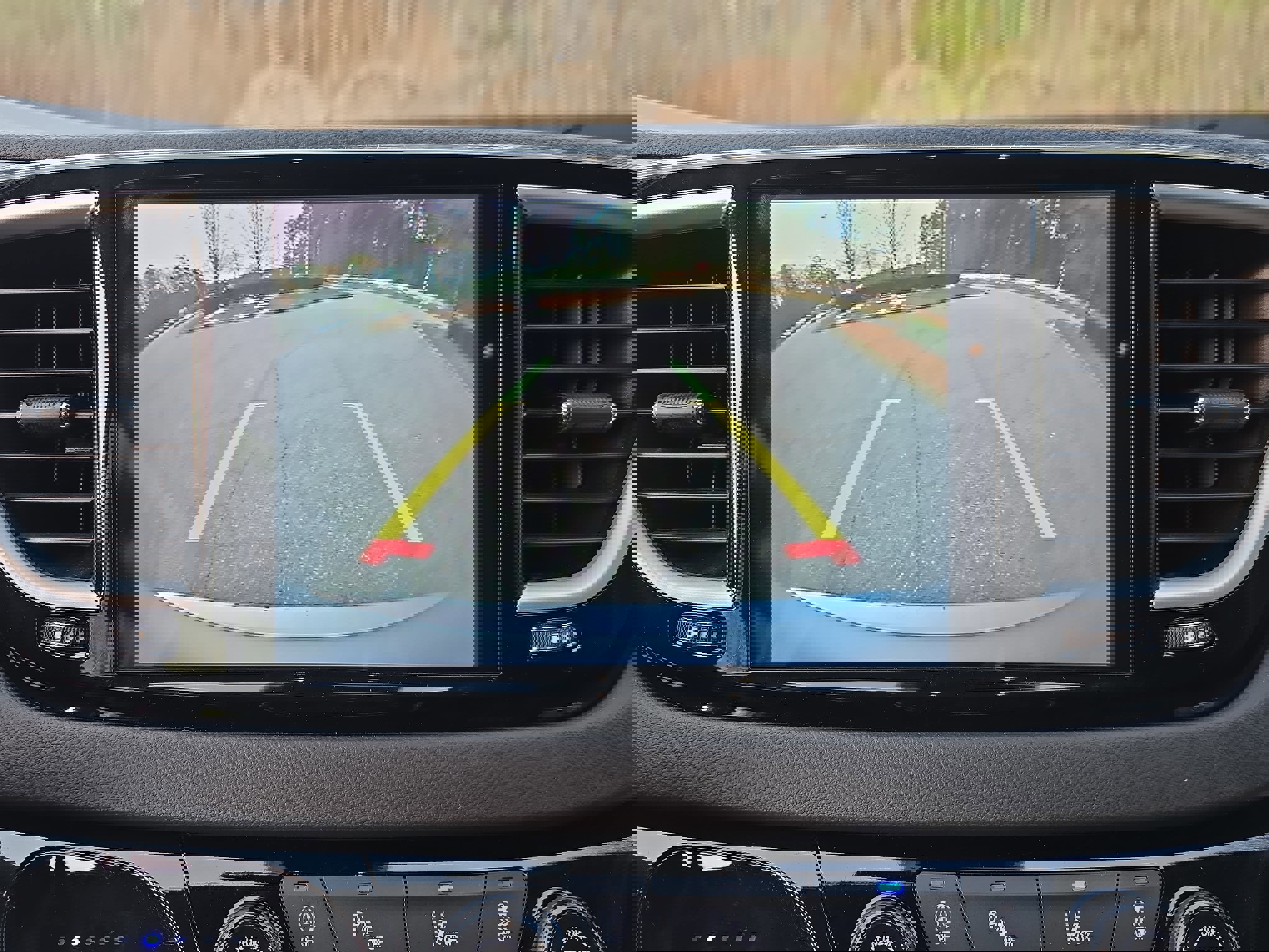 Used 2024 Chrysler Pacifica Touring-L image 21