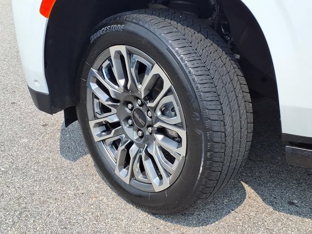 Used 2023 GMC Yukon XL Denali Ultimate AWD/4WD image 8