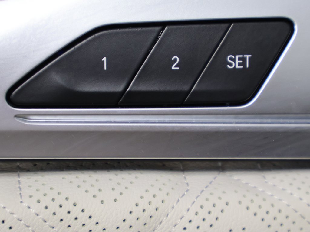 Used 2022 BMW M8 Competition w/ M Carbon Exterior Package image 44