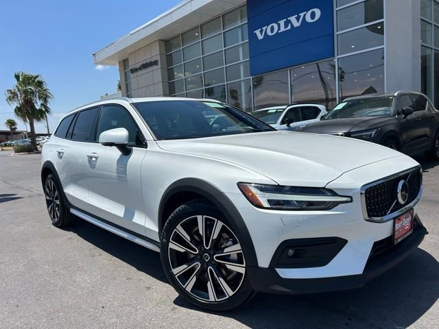 New 2026 Volvo V60 B5 Cross Country Ultra w/ Protection Package Premier