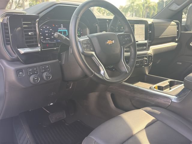 Used 2026 Chevrolet Silverado 2500 LTZ w/ LTZ Convenience Package AWD/4WD image 13