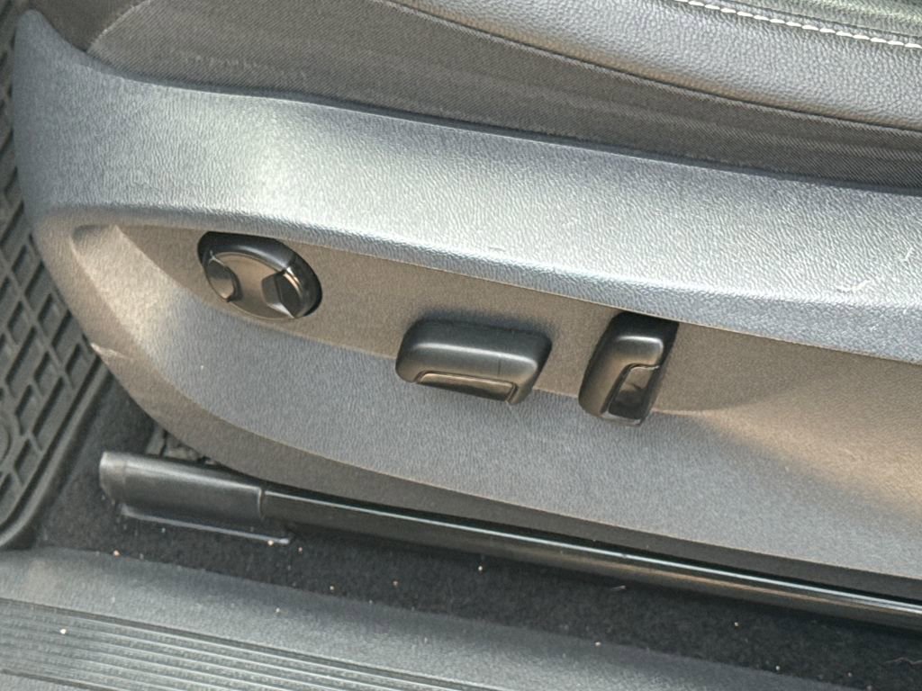 Used 2022 Volkswagen Tiguan SE w/ Panoramic Sunroof Package image 47