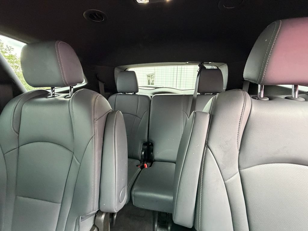 Used 2023 Buick Enclave Essence AWD/4WD image 11