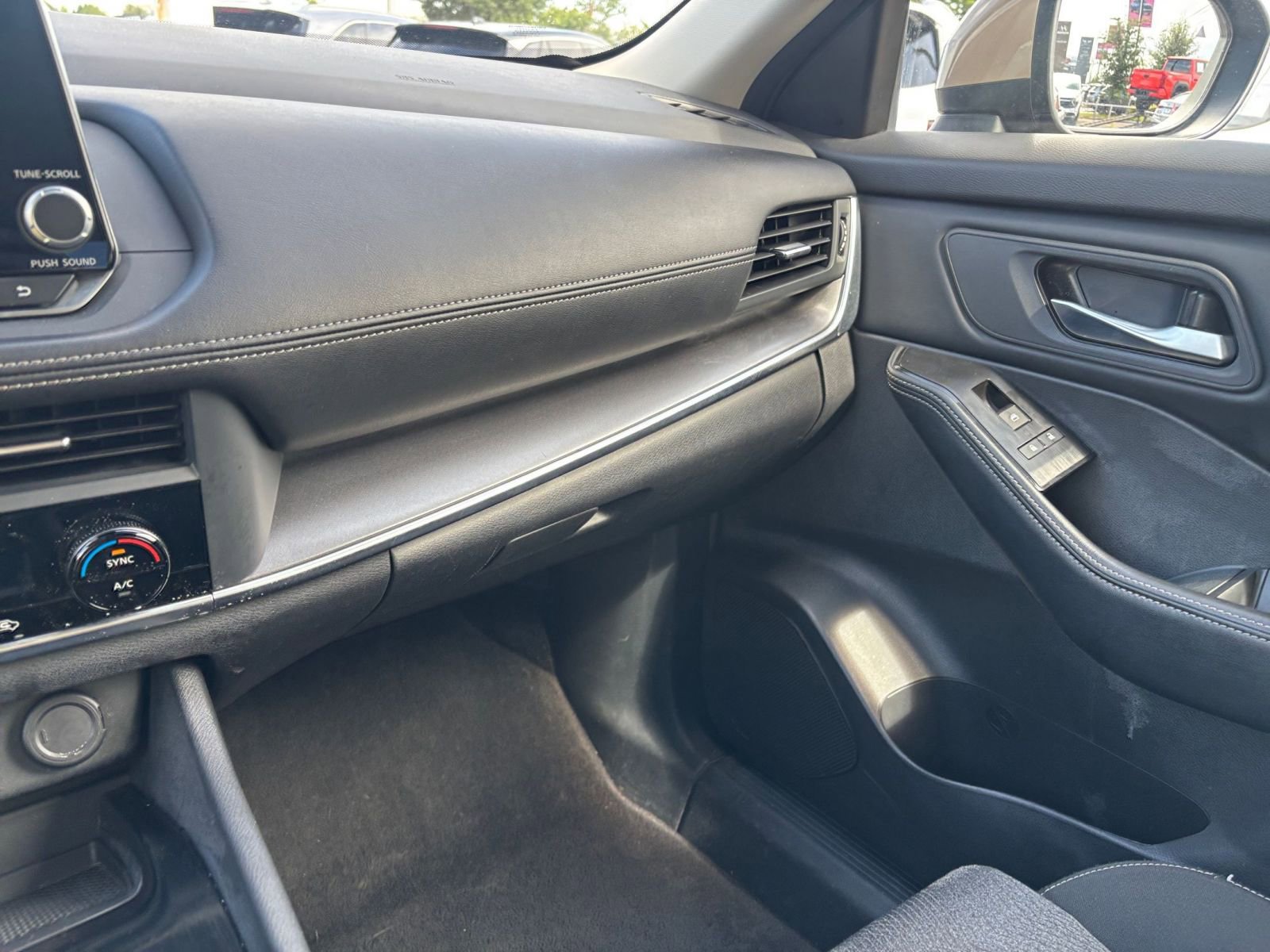 Used 2025 Nissan Rogue SV AWD/4WD image 37