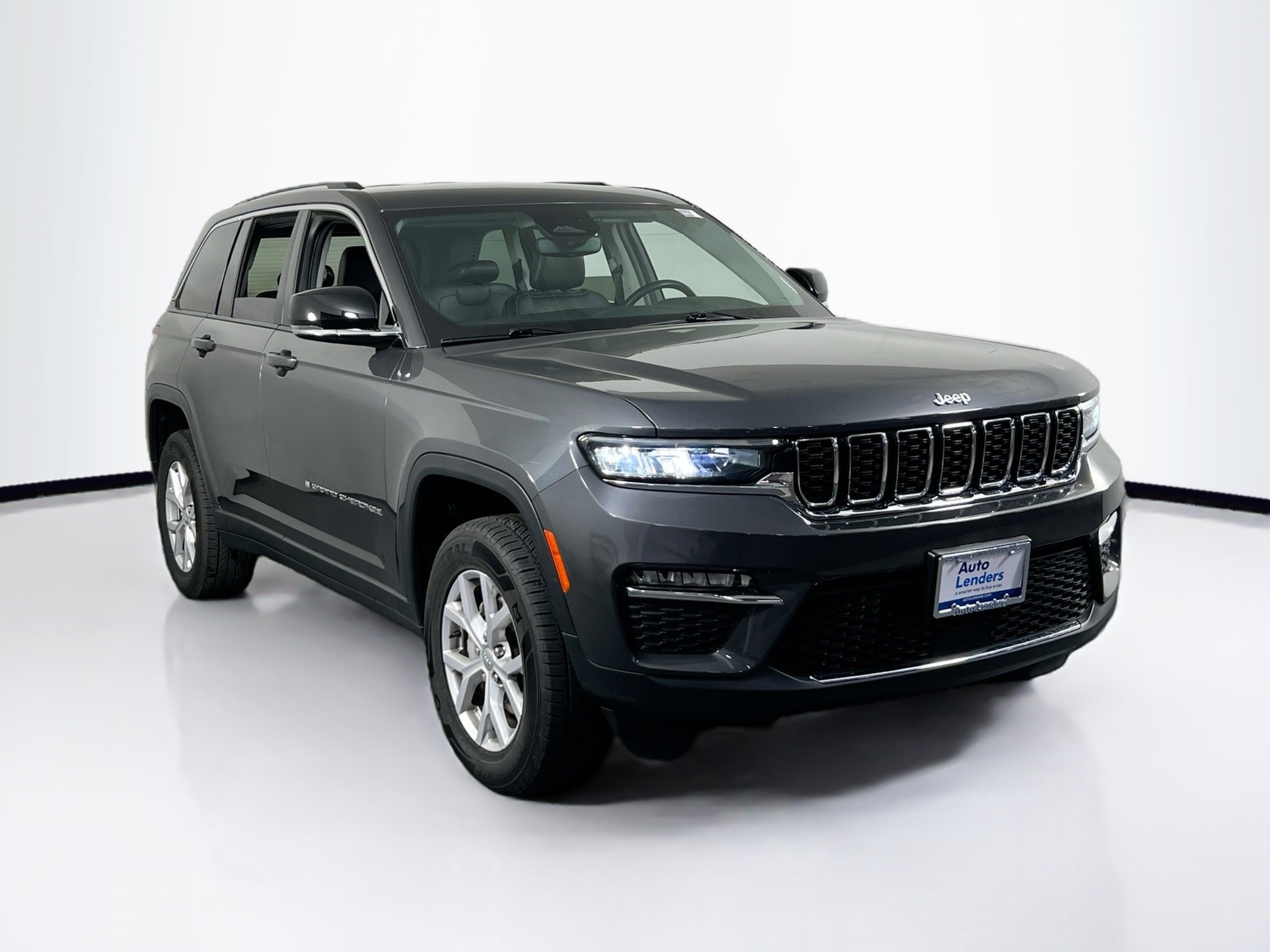 Used 2022 Jeep Grand Cherokee Limited image 3