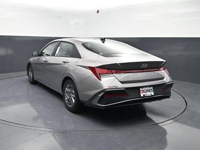 Used 2024 Hyundai Elantra SEL FWD image 6