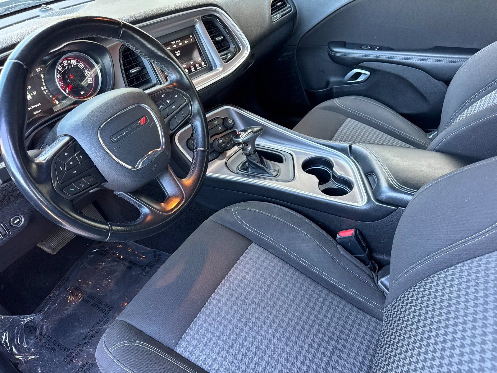 Used 2022 Dodge Challenger SXT RWD image 10