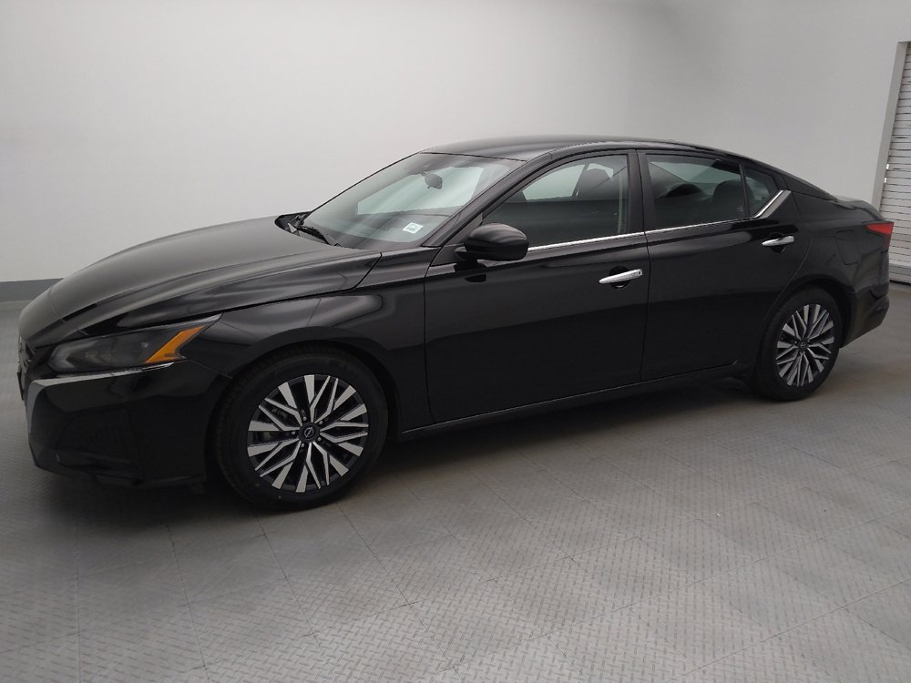 Used 2023 Nissan Altima 2.5 SV image 2