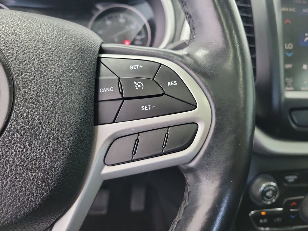 Used 2017 Jeep Cherokee Trailhawk image 25