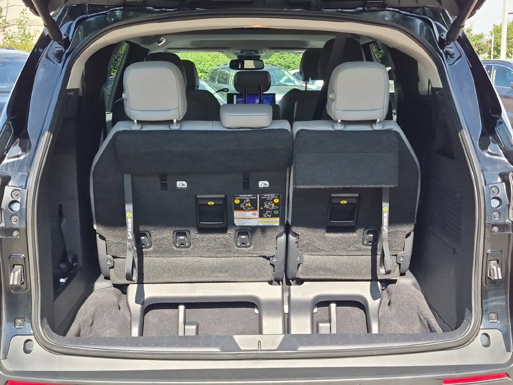 Used 2026 Toyota Sienna XLE FWD image 37