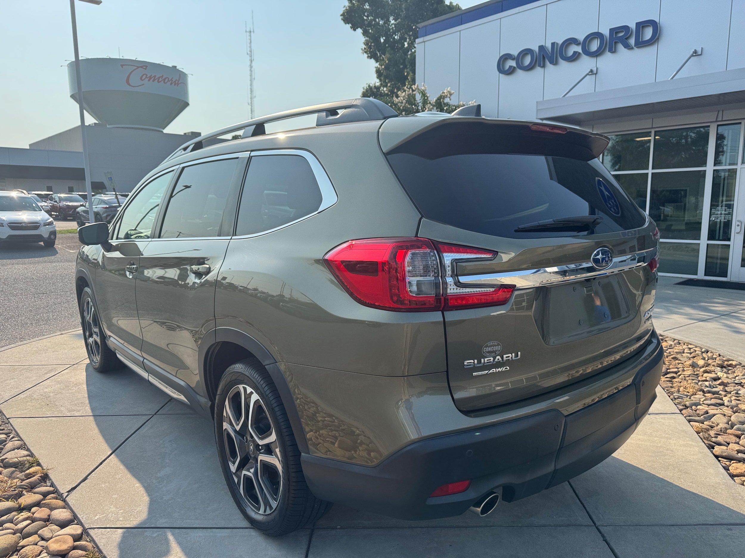 Used 2023 Subaru Ascent Limited w/ Technology Package AWD/4WD image 8