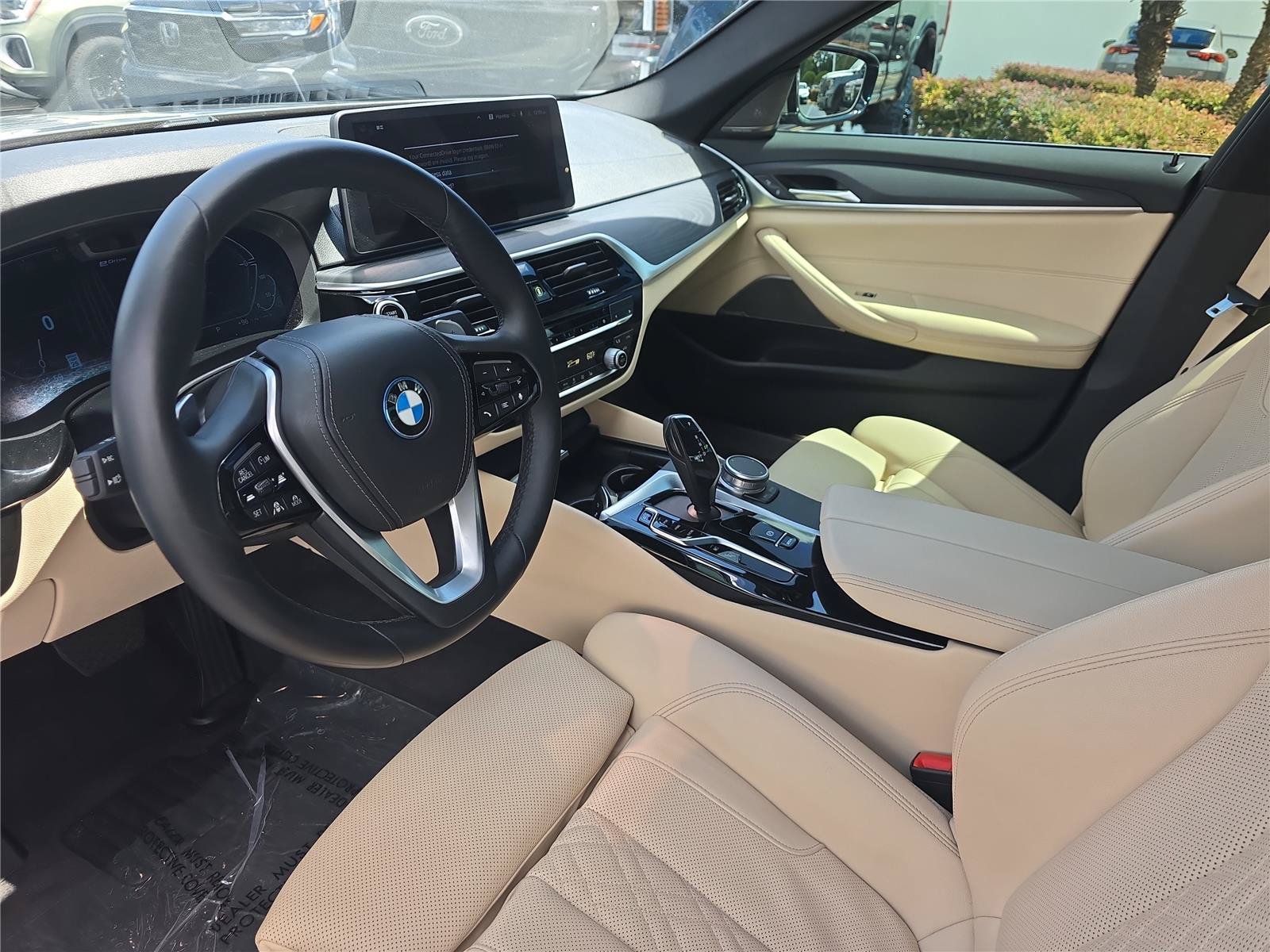 Used 2022 BMW 530e w/ Premium Package RWD image 17